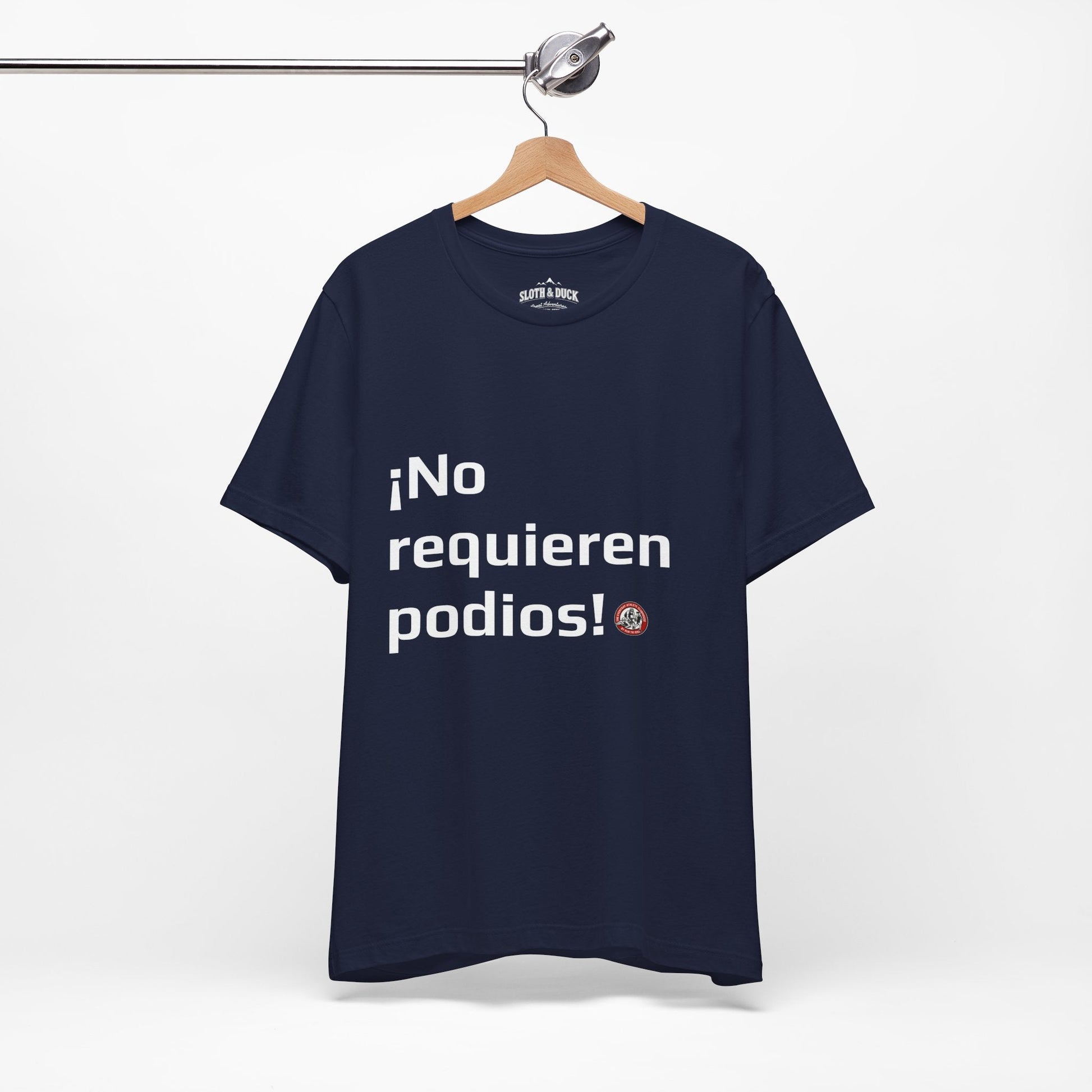 Camiseta diaria !No Requieren podios¡ - Navy - Sloth & Duck