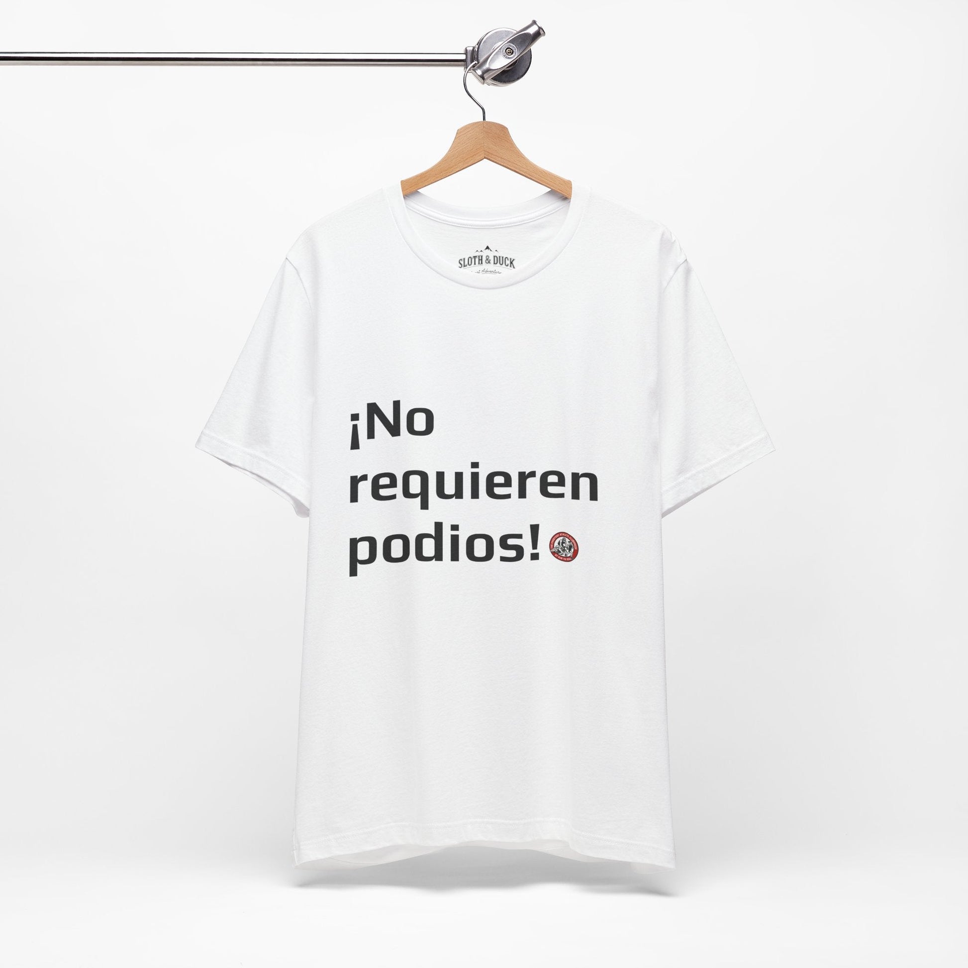 Camiseta diaria !No Requieren podios¡ - White - Sloth & Duck