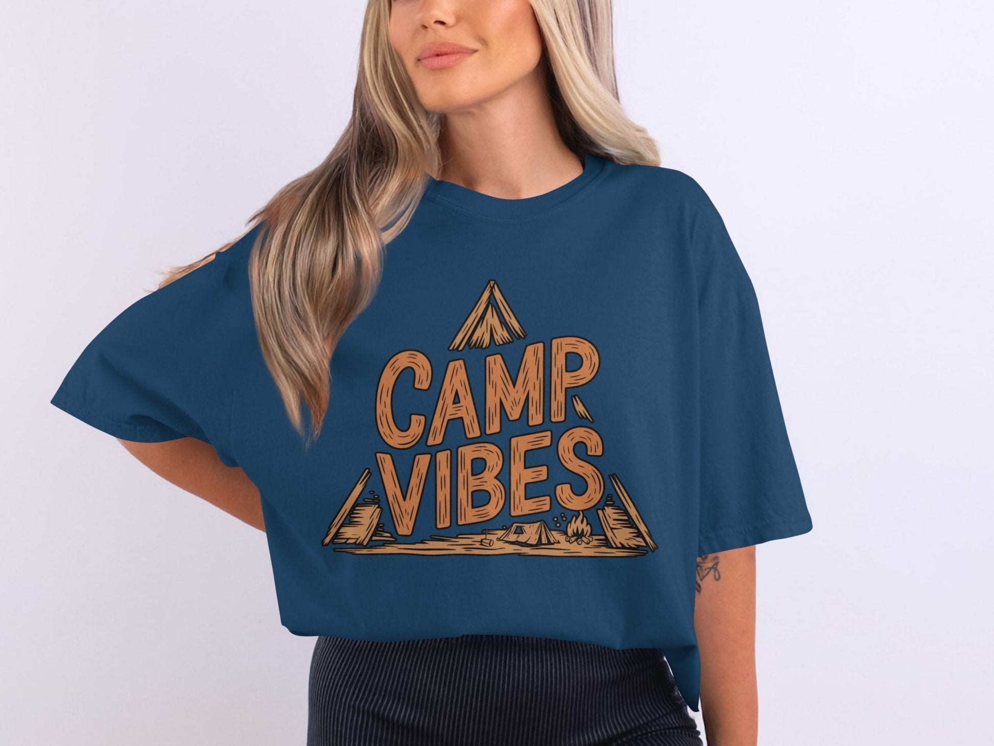"Camp Vibes" T-Shirt - S - Sloth & Duck