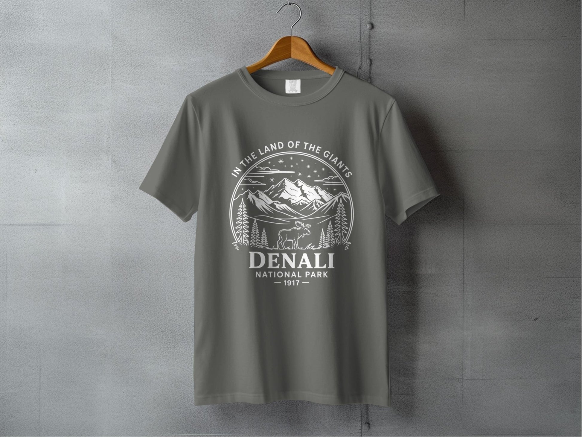 "In The Land Of The Giants" Denali National Park T-Shirt - S - Sloth & Duck
