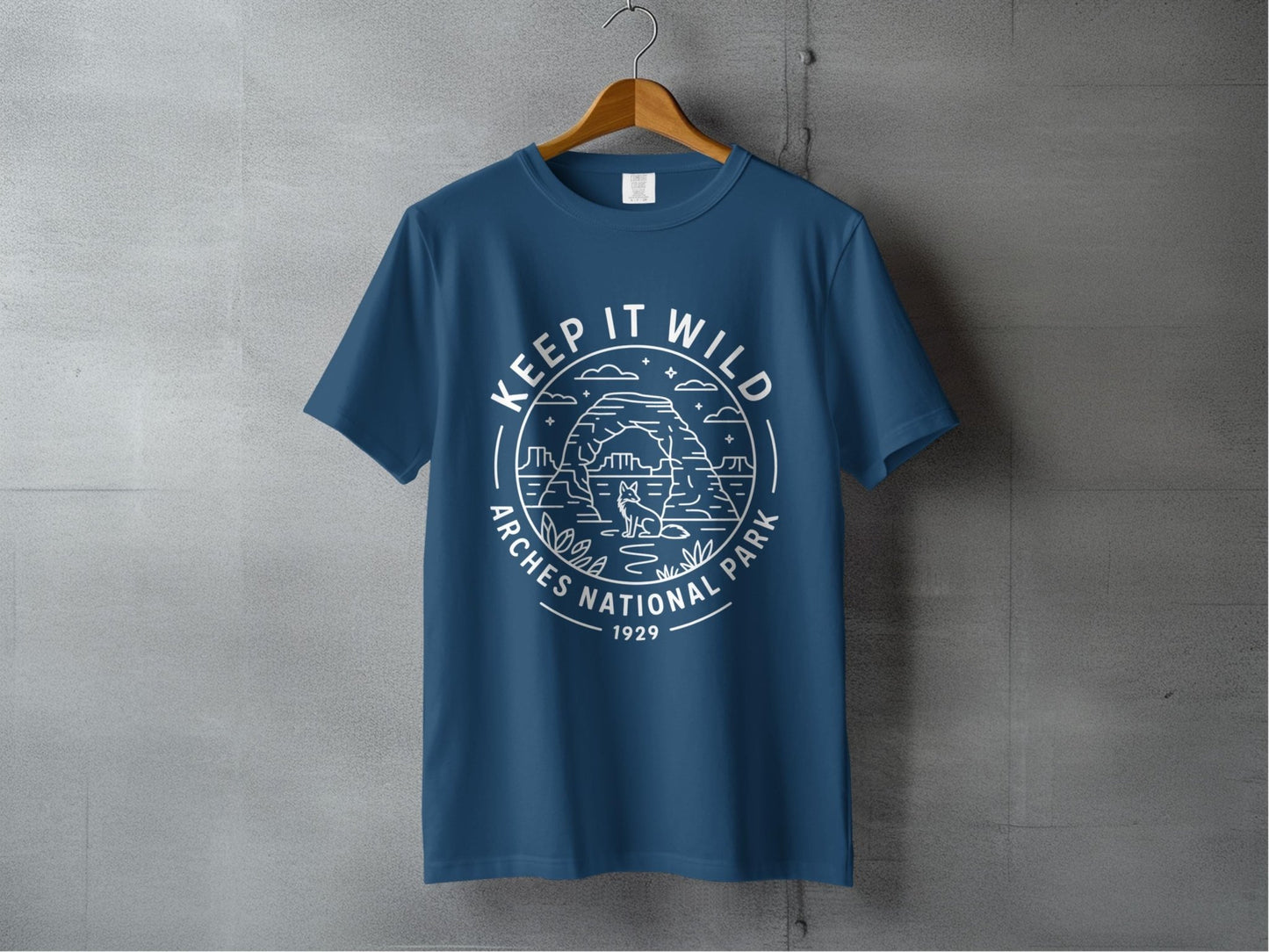 "Keep It Wild" Arches National Park Fox T-Shirt - S - Sloth & Duck