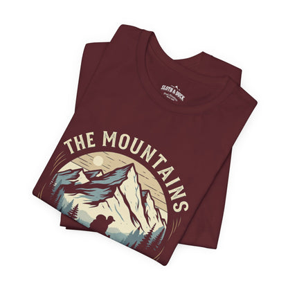 "The Mountains Are Calling" Men's T-Shirt - Maroon - Sloth & Duck