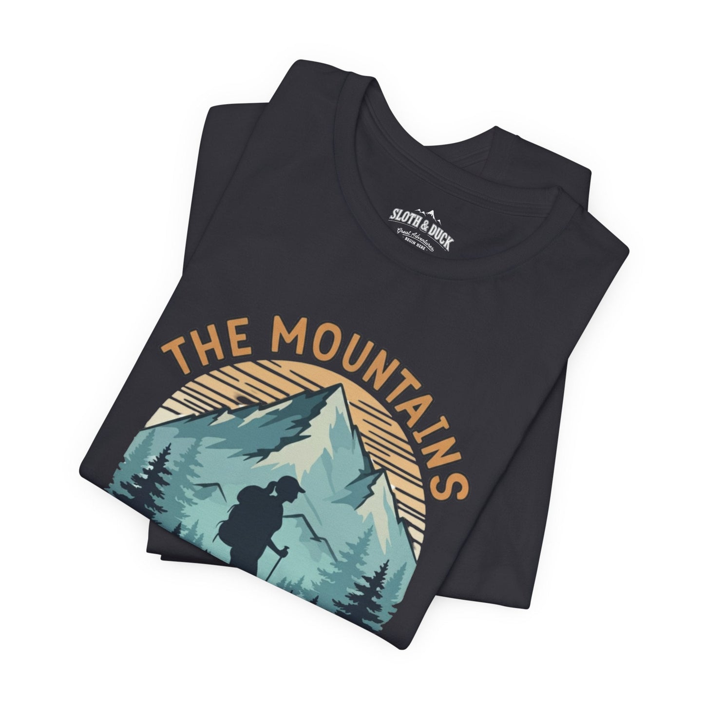 "The Mountains Are Calling" Men's T-Shirt - Military Green - Sloth & Duck