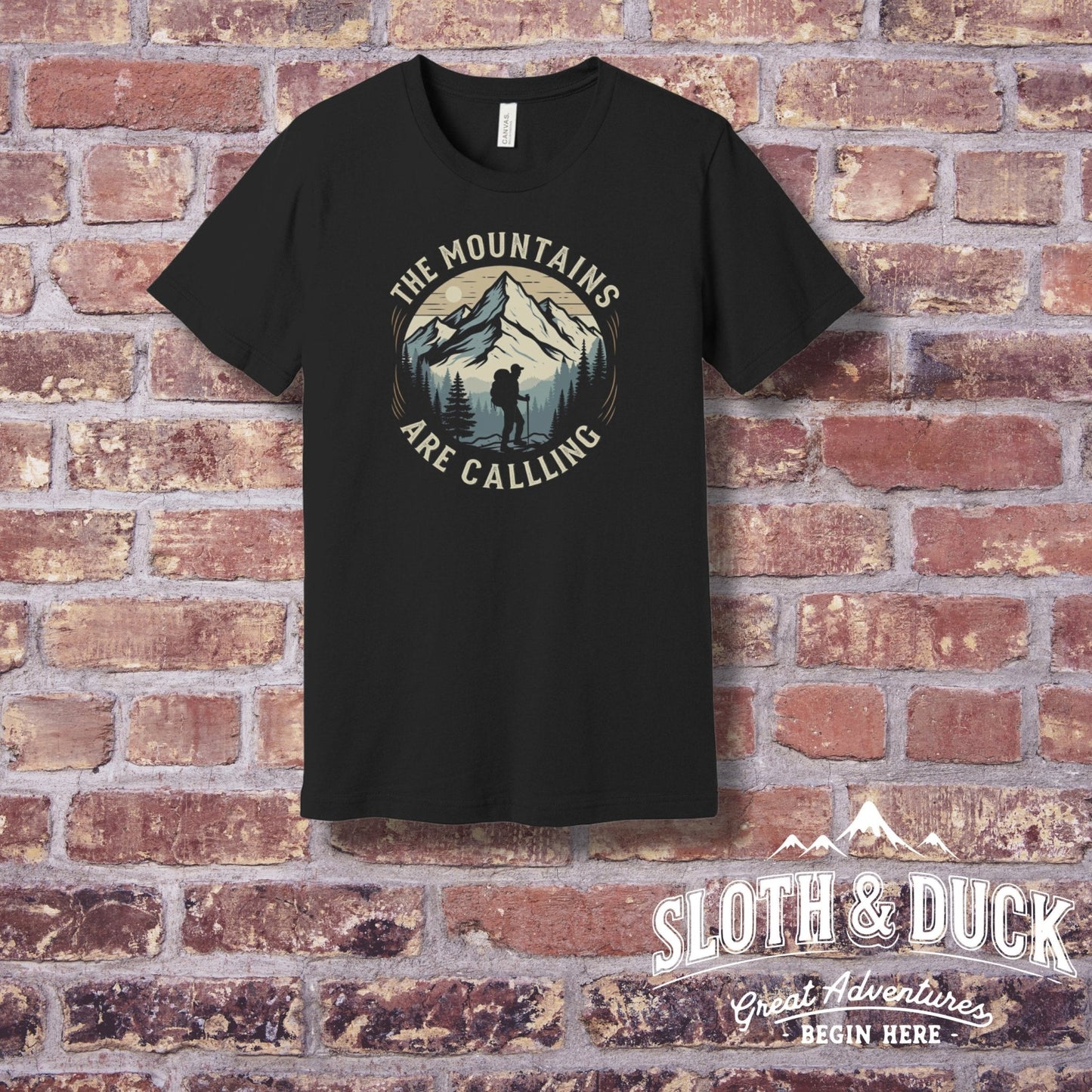 "The Mountains Are Calling" Men's T-Shirt - Military Green - Sloth & Duck
