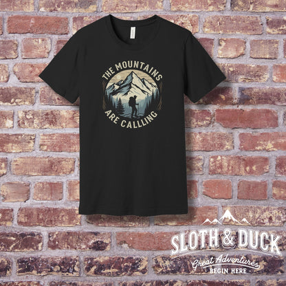"The Mountains Are Calling" Men's T-Shirt - Military Green - Sloth & Duck