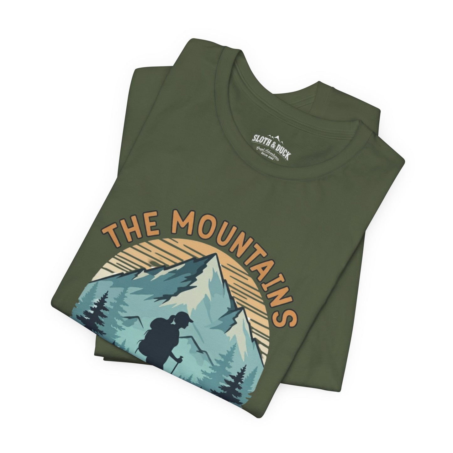 "The Mountains Are Calling" Men's T-Shirt - Military Green - Sloth & Duck